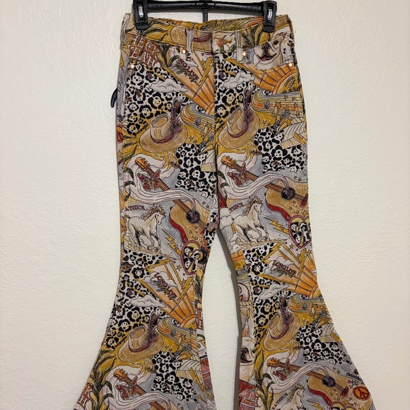 Lainey Wilson X Wrangler Bellbottom Jeans - Picture 2 of 7